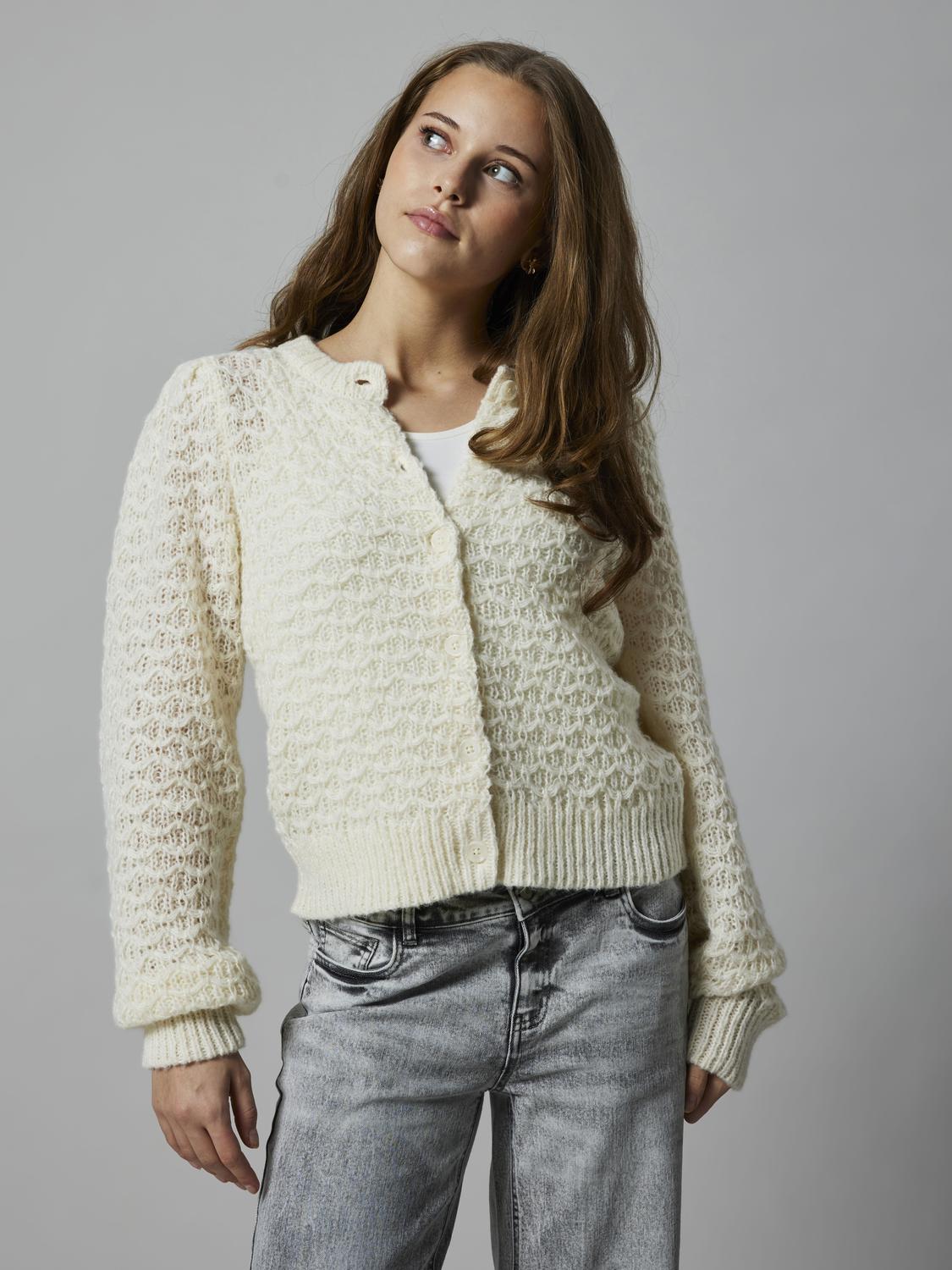 model_shot-creative